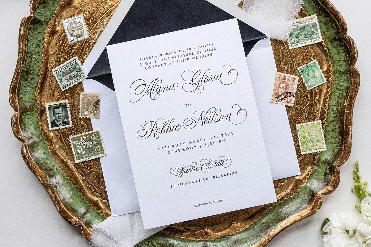 Brenelsa Font Brenelsa font preview — sample text